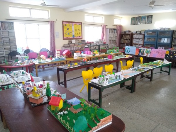 School life at I.G. Delhi Public School, photo 1 of 29